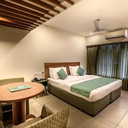 Budget Inn Bellevue Surat Exterior photo
