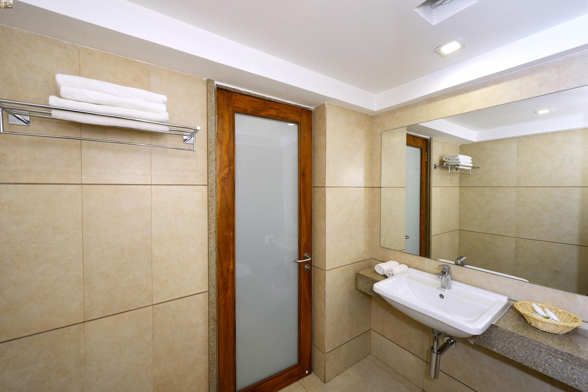 Budget Inn Bellevue Surat Exterior photo
