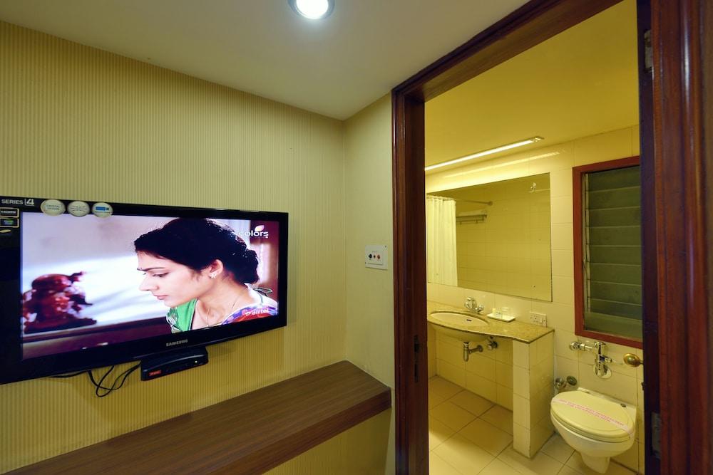 Budget Inn Bellevue Surat Exterior photo