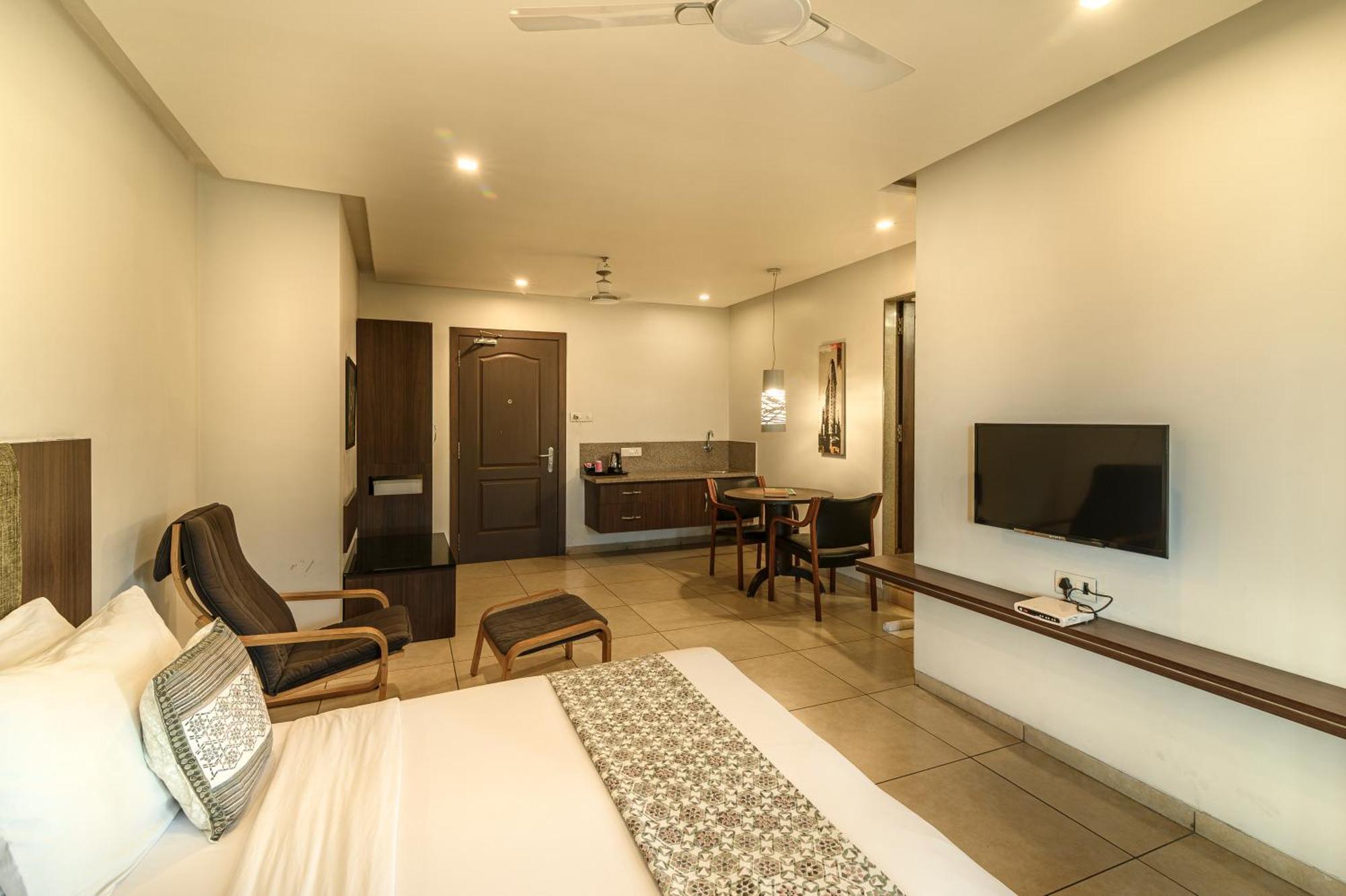 Budget Inn Bellevue Surat Exterior photo