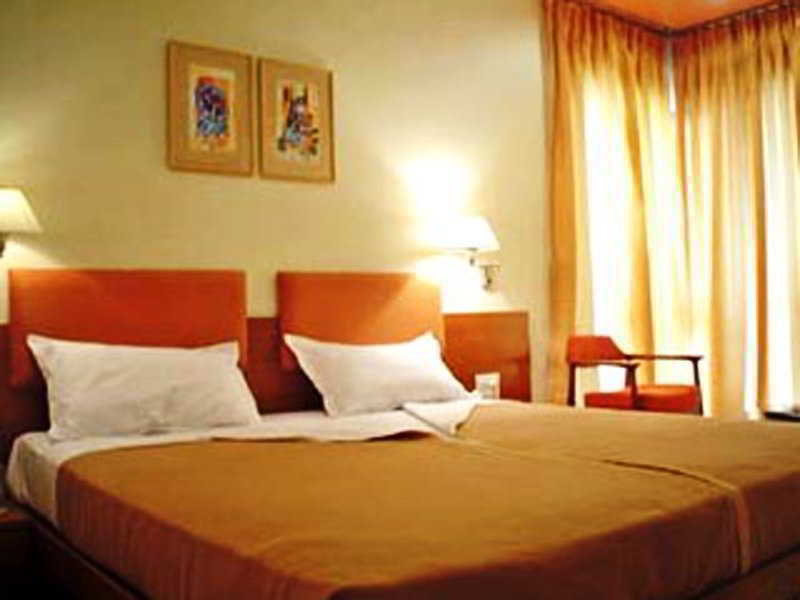 Budget Inn Bellevue Surat Exterior photo
