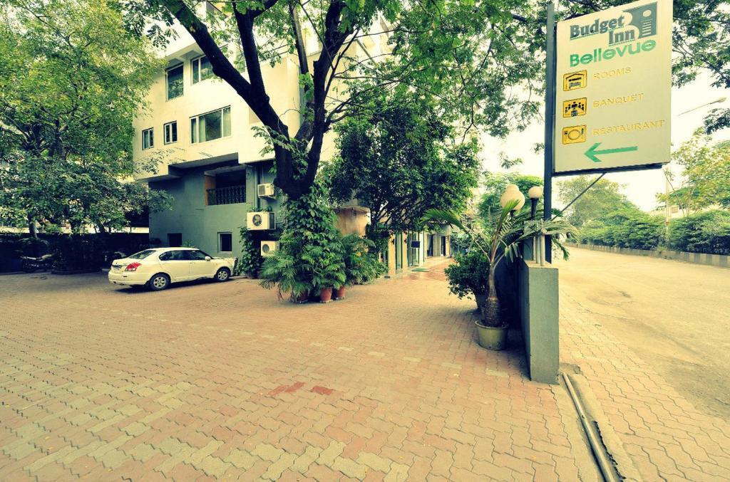 Budget Inn Bellevue Surat Exterior photo