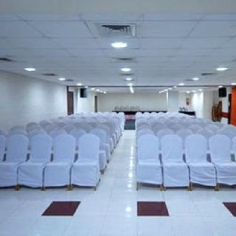 Budget Inn Bellevue Surat Exterior photo