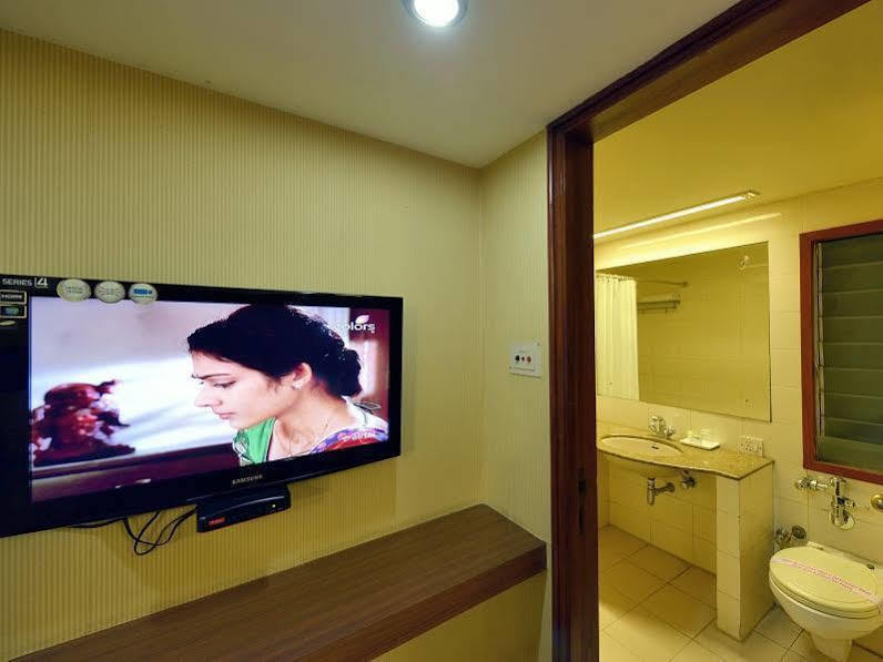 Budget Inn Bellevue Surat Exterior photo