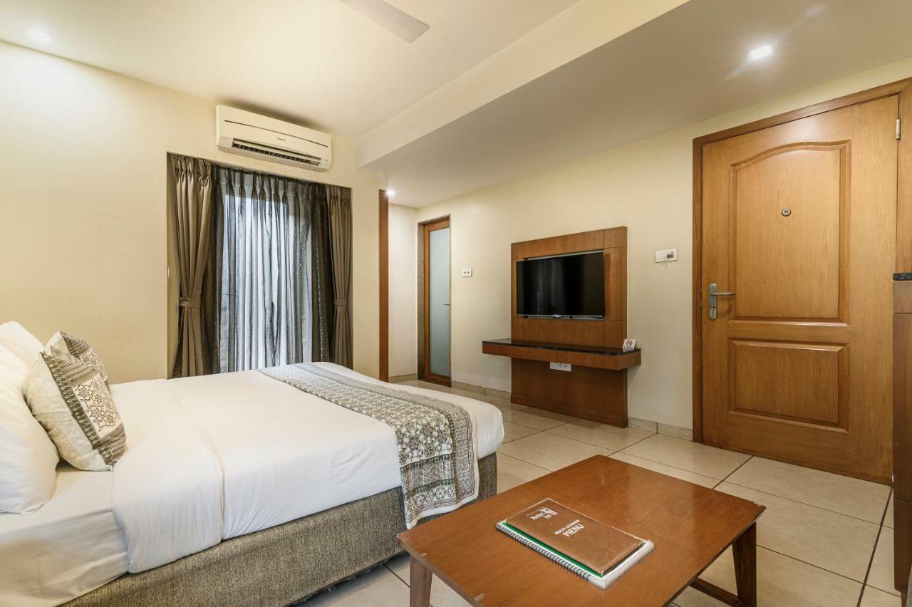 Budget Inn Bellevue Surat Exterior photo